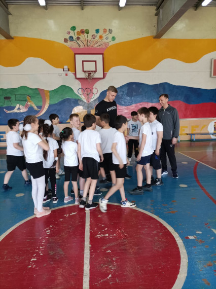 Встреча учащихся школы с кандидатом в мастера спорта по боксу Малаховским Павлом Антоновичем.