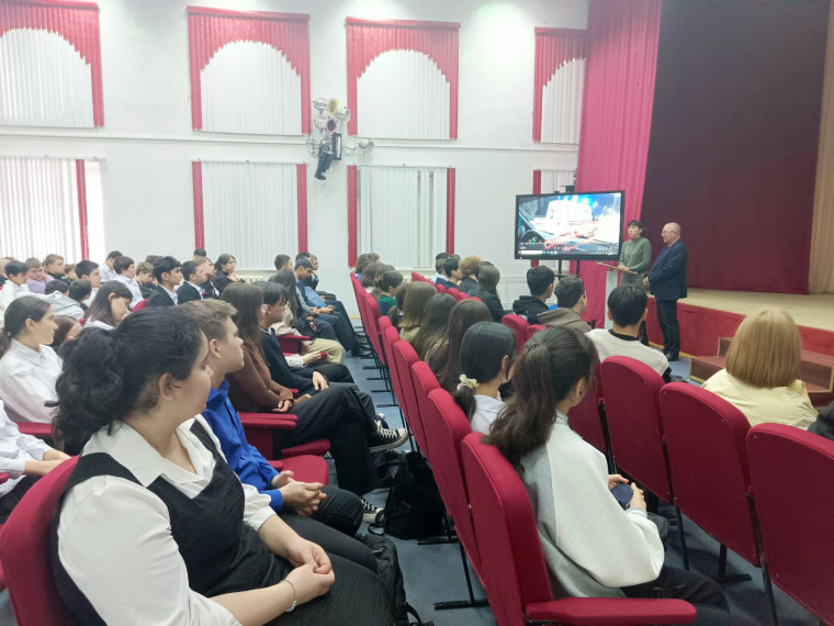 В школе прошла профориентационная встреча с представителями БУ Ханты-Мансийского автономного округа – Югры «Сургутская городская клиническая станция скорой медицинской помощи».